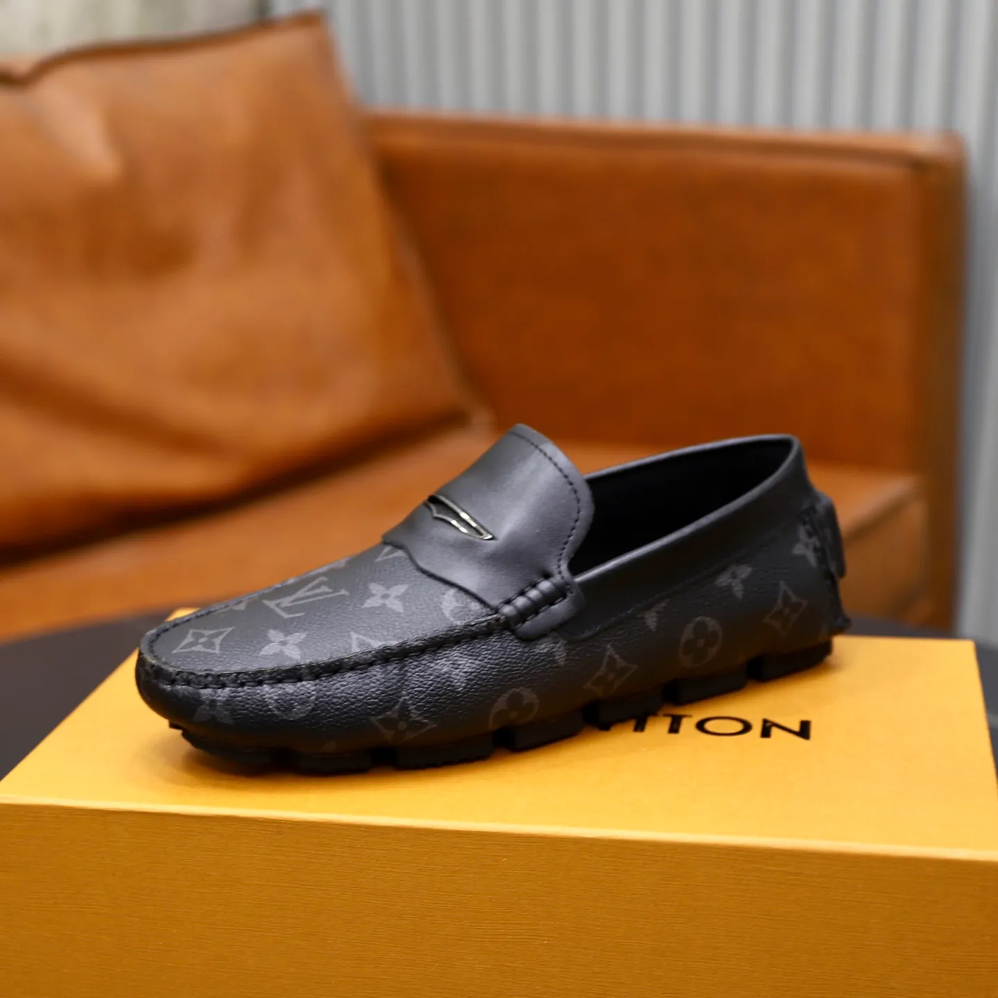 Ex-factory price: 480💰【LV】Louis Vuitton ⚠️High-end men’s driving and pedal series ⚠️38-44 (customized for 45) ⚠️All original cowhide leather! Thick and soft! Made entirely of calfskin lining! Rubber sheet anti-slip beanie sole! Three-dimensional package technology! Fashionable and classic! Handicrafts! Original high quality! Feel free to compare!